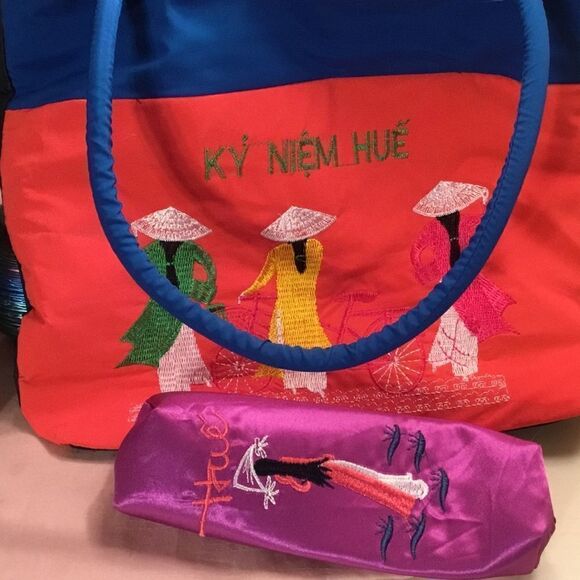 NWOT. Set of Two Travel/Cosmetics Bags from Hue - Picture 1 of 6